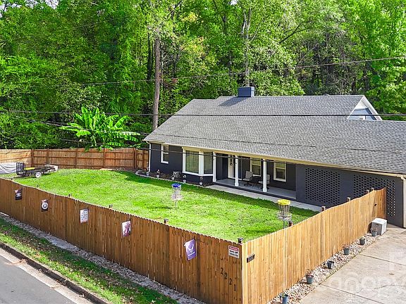 3rd image of 2221 Glenwood Dr