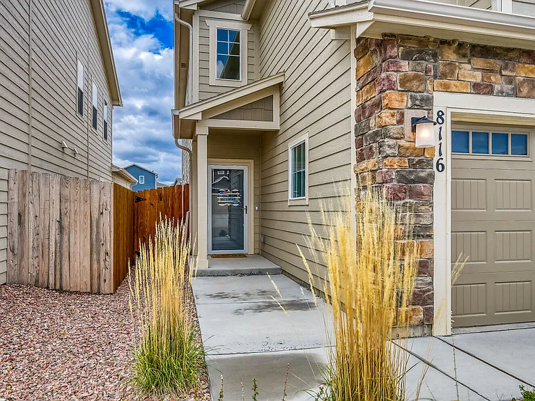 8116 Kittrick Pl — Photo 2
