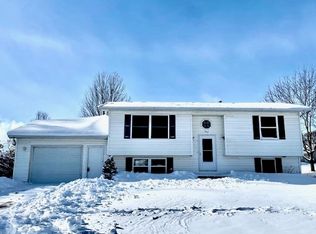 702 2nd St NW, Dyersville, IA 52040