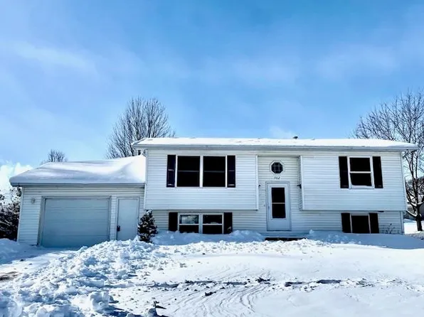 702 2nd St NW, Dyersville, IA 52040