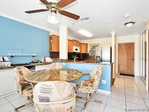 5th image of 3944 NE 167th St APT 107