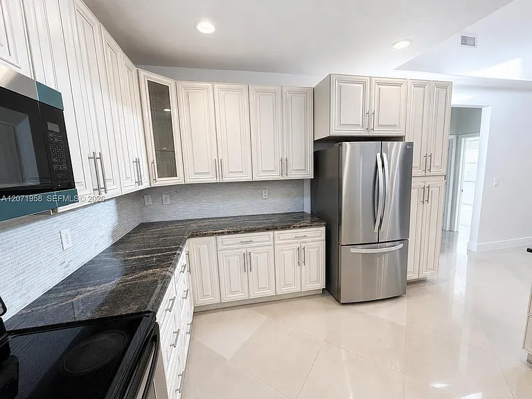 8142 Silver Palm Ct #17 — Photo 11