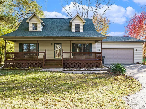 6464 Davison Rd, Burton, MI 48509