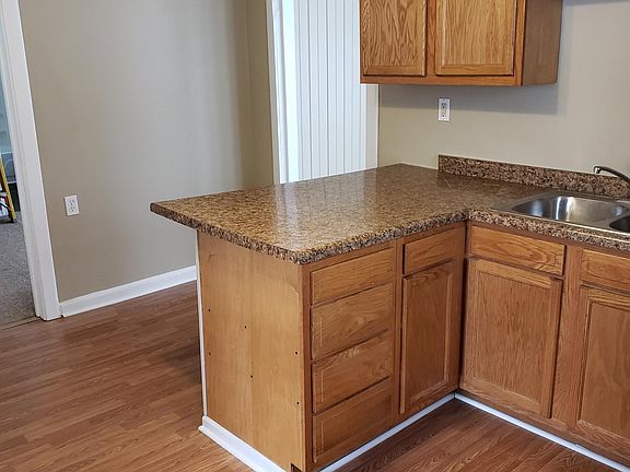5th image of 820 Marie Ave