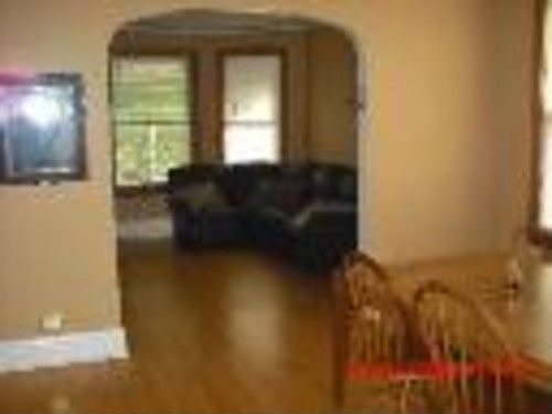 4th image of 1031 Elgin Ave