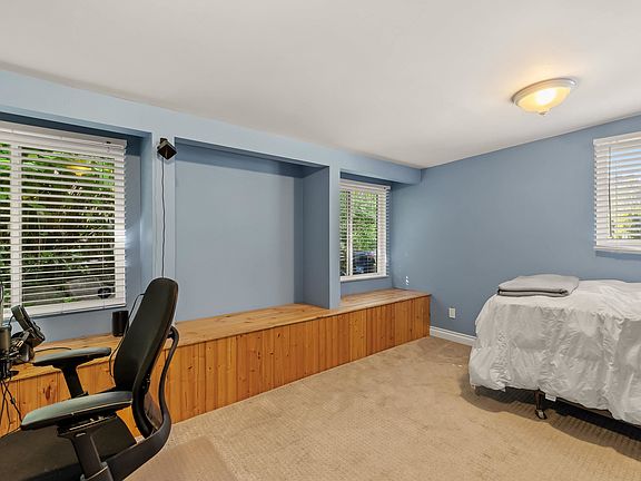 4th image of 1908 Warwick Cres