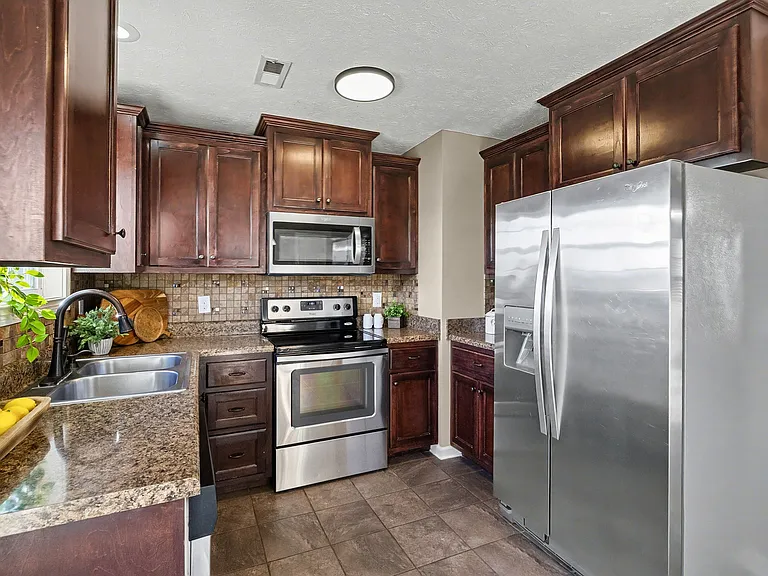 1304 Freedom Dr — Photo 10