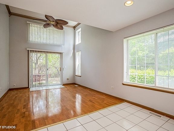 4th image of 1139 Hawthorne Ln