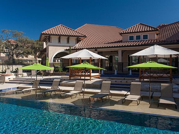 Ladera Apartment Homes, Pool