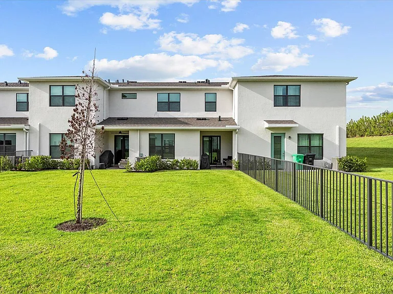 14042 SW Thorens Dr — Photo 29