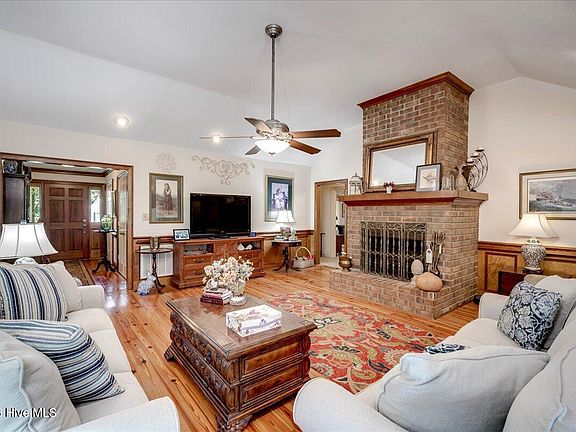 5th image of 407 Hastings Place