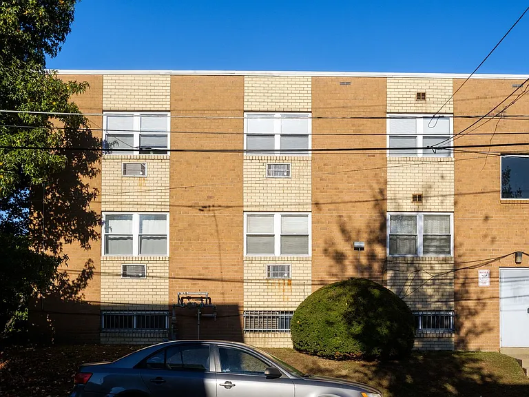 West Walnut Lane Apartments — Photo 7