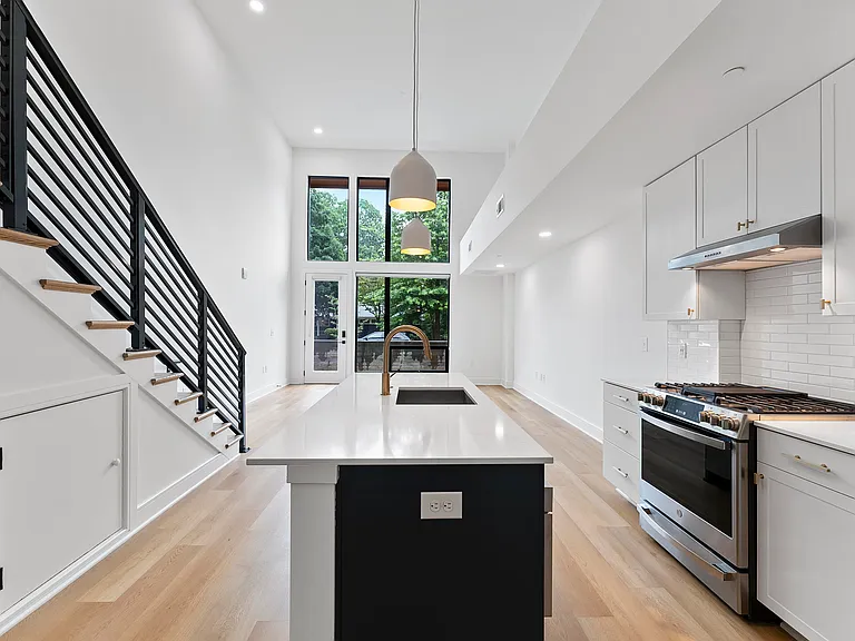 615 Daniels St #111 — Photo 6
