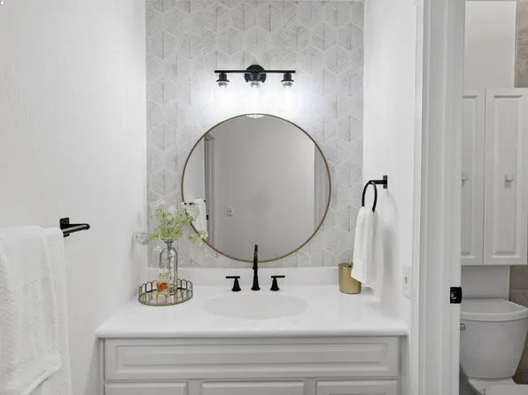 1063 Mohr Ln APT D, Concord, CA 94518