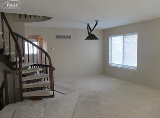 9530 Fenhill Dr, Grand Blanc, MI 48439