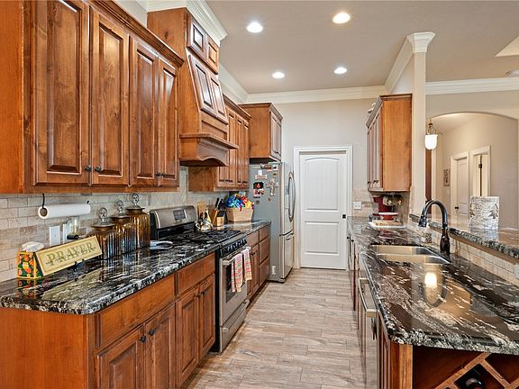 4th image of 2516 Kimbolton Dr
