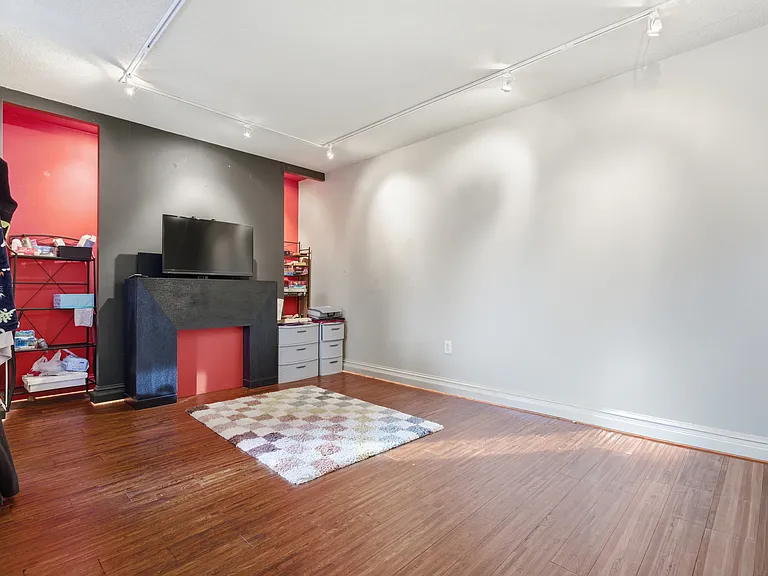 700 E 9th St #4M — Photo 14