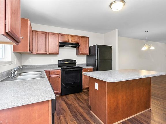 2nd image of 113 Swan Haven Ln