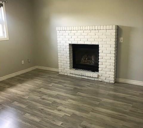 4th image of 241 Crownridge Blvd