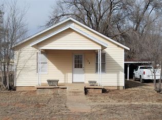 108 W Gulf St, Sundown, TX 79372