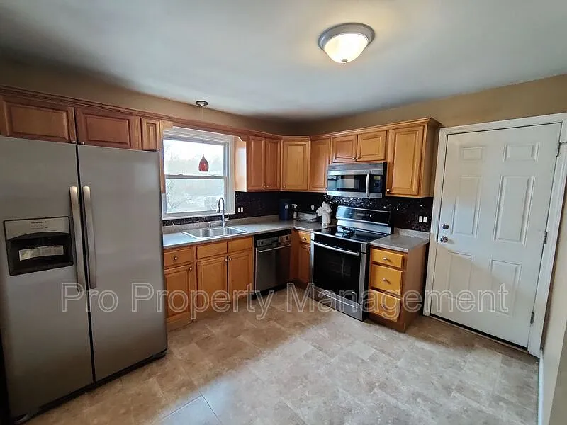 2 bed, 1.0 bath, $1,995 — Photo 2