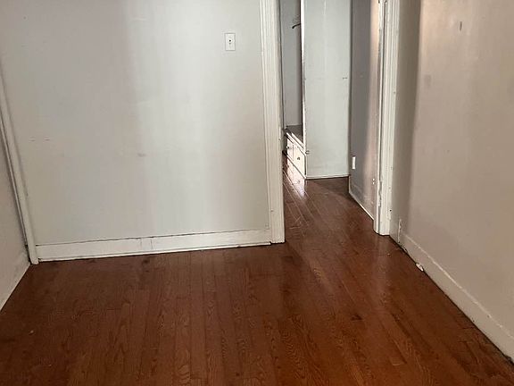 3rd image of 3912 48th St #3