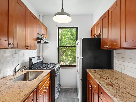 3rd image of 60 Park Ter W APT A73