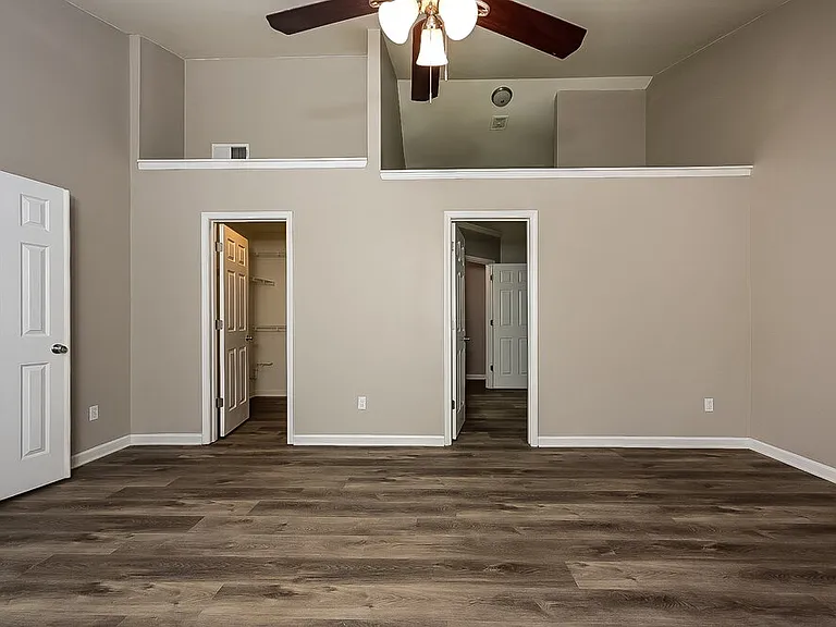 421 Eglington Trl — Photo 10