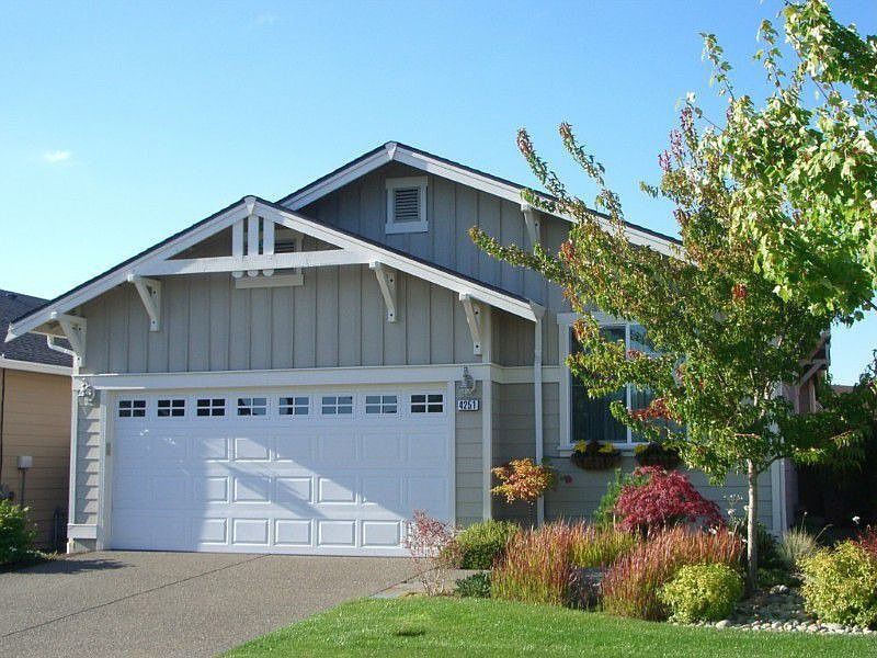 Southpoint floor plan with a bungalow style decor. Approx 1400s/f, two bedrooms and two full baths. 