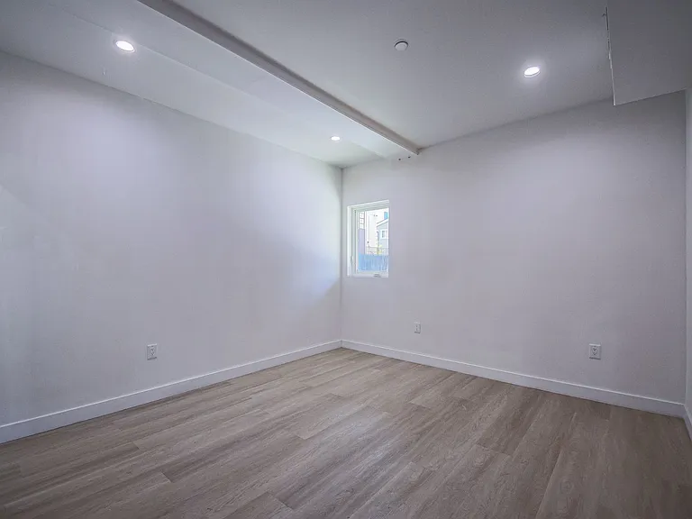 Luxury 2026 Townhomes with Massive Bedrooms + Decks with Views — Photo 22