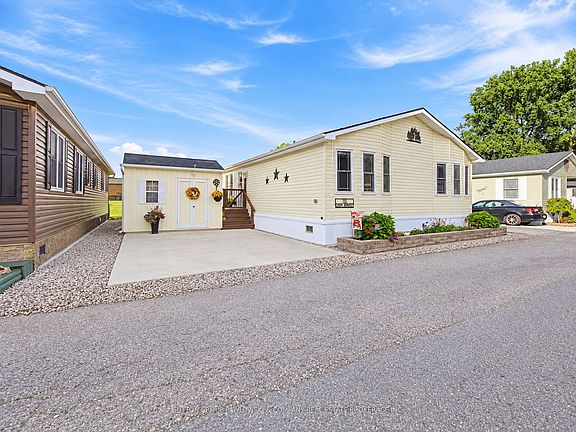 2nd image of 22790 Amiens Rd #101