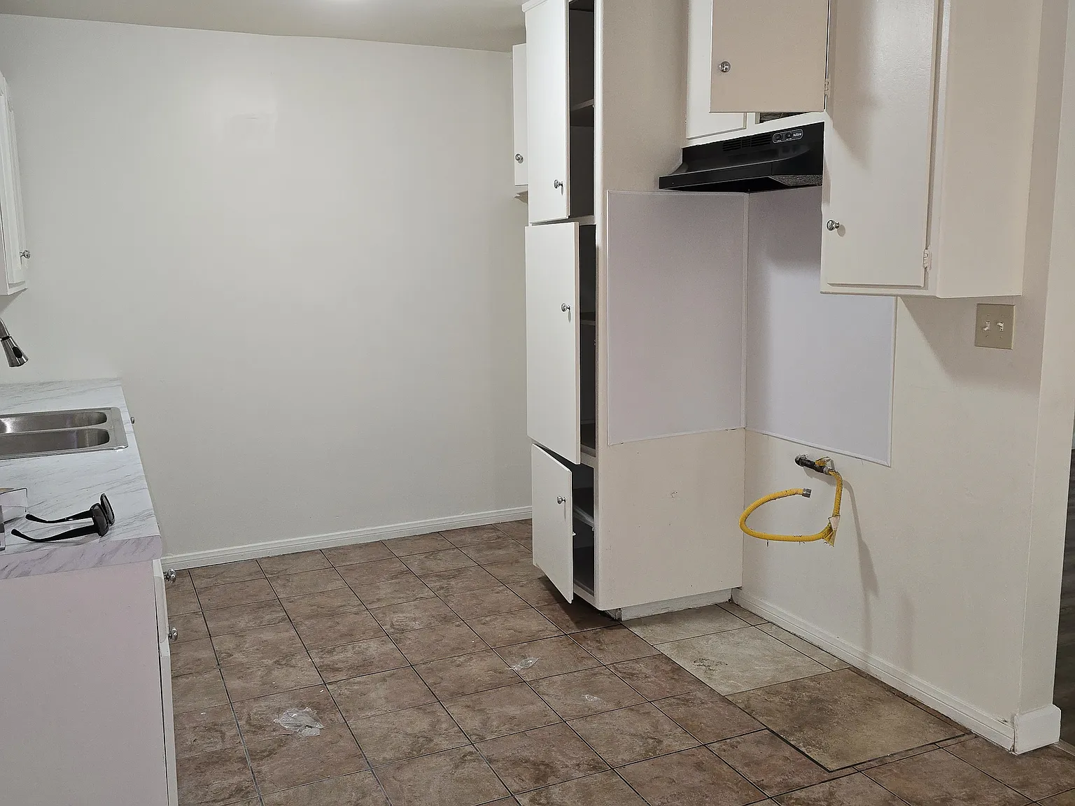 3 bed, 1400 sqft, $2,950 — Photo 4