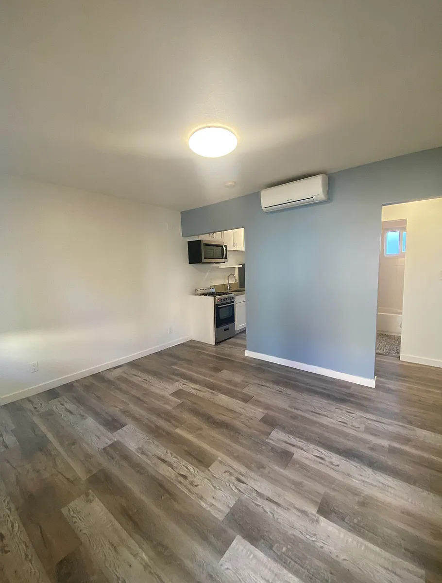 Building Photo - 526 Golden Ave #2