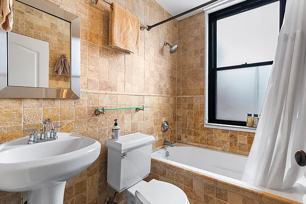 Sold by Redfin Real Estate | media 22