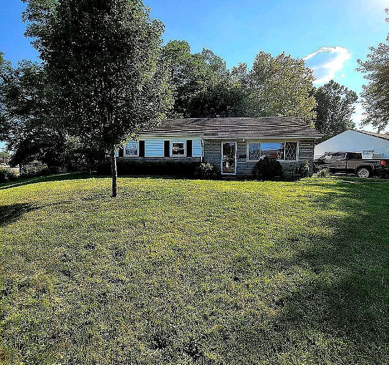 1st image of 4892 Rainier Dr
