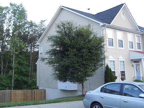 3rd image of 201 Hillside Ct