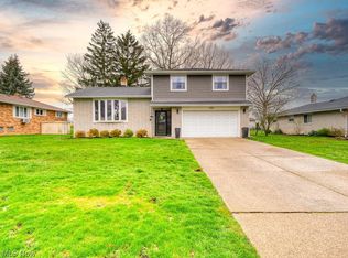 5910 Northview Dr, Seven Hills, OH