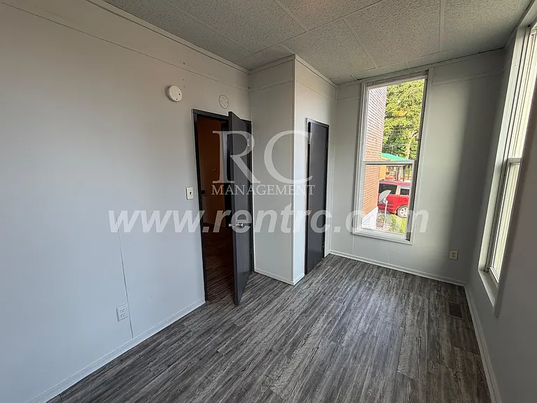 130-2 N Franklin St — Photo 8