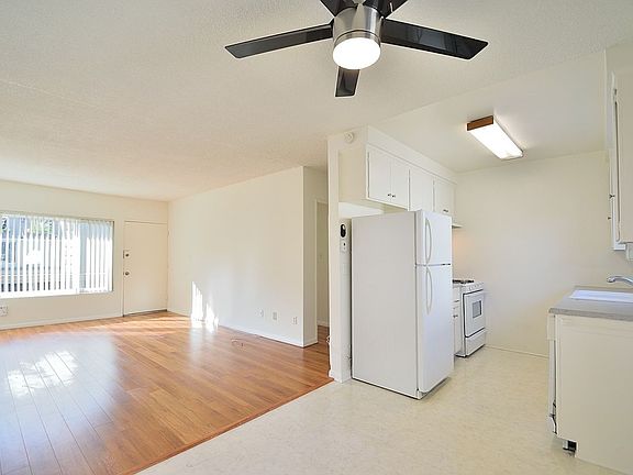 5th image of 1914 Vanderbilt Ln APT F
