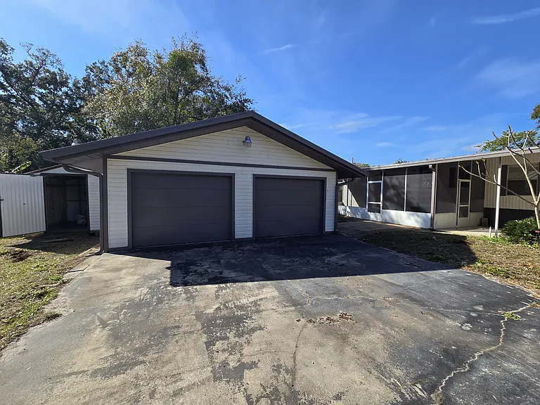 2875 Bay Ave — Photo 15