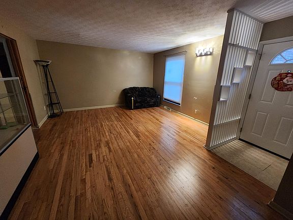 2nd image of 1800 Willoway Cir S