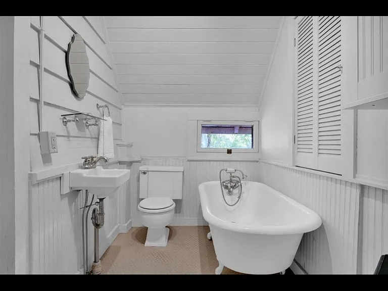 232 Saint George St #1 — Photo 13