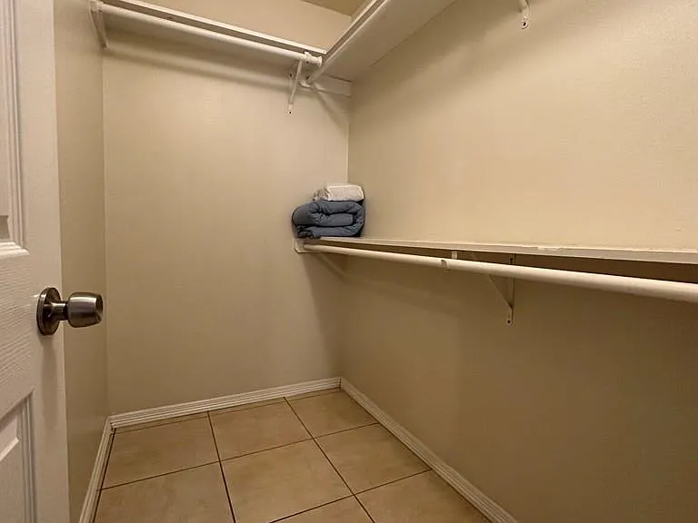 2000 Westminster Cir #2048 — Photo 10