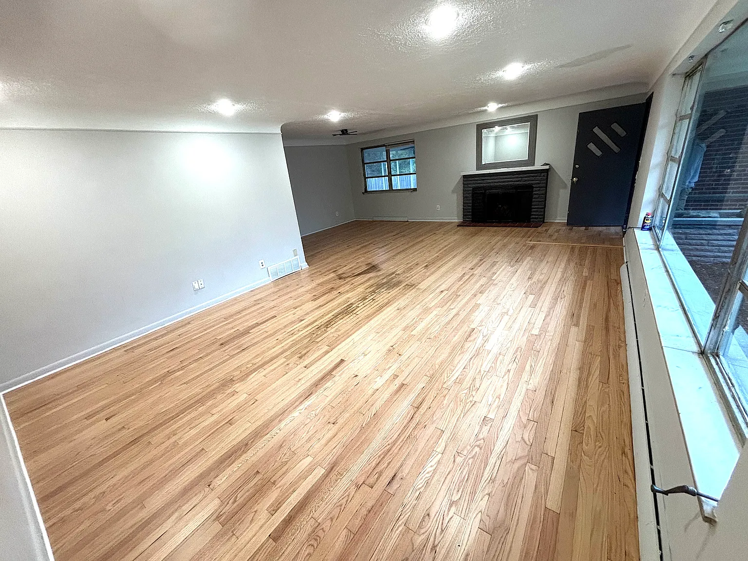 2 bed, 1353 sqft, $2,400 — Photo 4