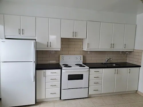 132 Castlefield Ave #101 Photo 1