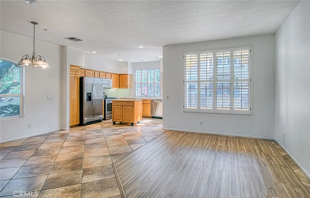2 bed, 2.5 bath, 1167 sqft, $3,600 — Photo 3