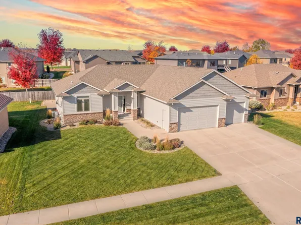 2205 S Canyon Ave, Sioux Falls, SD 57110