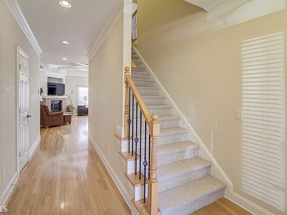 5th image of 1532 Park Hollow Ln