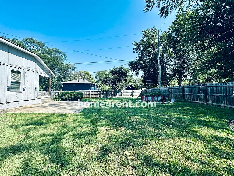 8601 England St — Photo 46