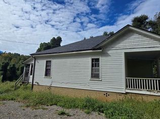 685 Chestnut St, Fieldale, VA 24089